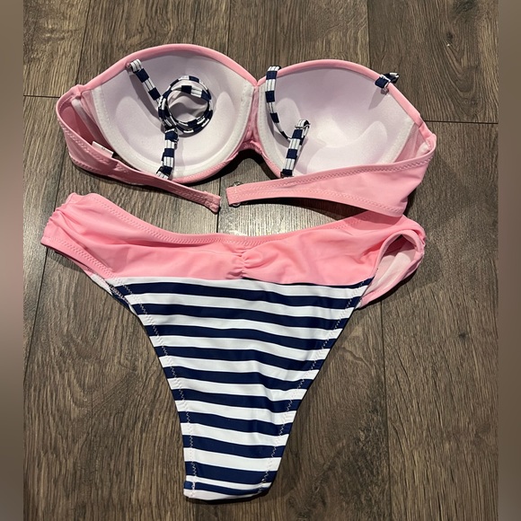 Bikini - Picture 2 of 2